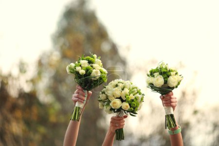 Téléchargez les photos : Bouquets de demoiselles d'honneur en gros plan - en image libre de droit