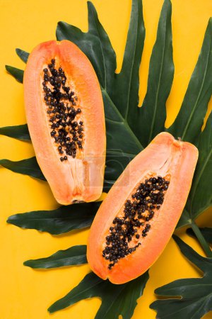 Téléchargez les photos : "vue de dessus papaye fraîche prête à être servie" - en image libre de droit