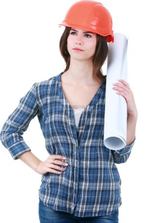 Téléchargez les photos : "Jeune femme ludique en chemise et jeans et casque orange tenant grand papier" - en image libre de droit