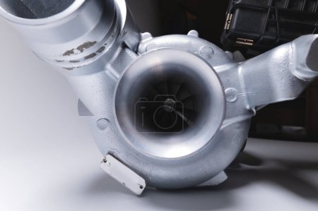 Foto de "New turbocharger with aluminum cold section. on a gray contrasting background. car engine turbocharger. spare parts" - Imagen libre de derechos