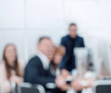 Téléchargez les photos : "gestionnaire de projet et équipe d'affaires lors d'une réunion de bureau
." - en image libre de droit