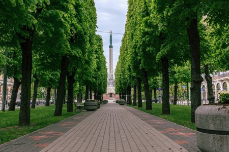 Foto de Riga, Letonia, el Monumento a la Libertad en el centro de la ciudad - Imagen libre de derechos