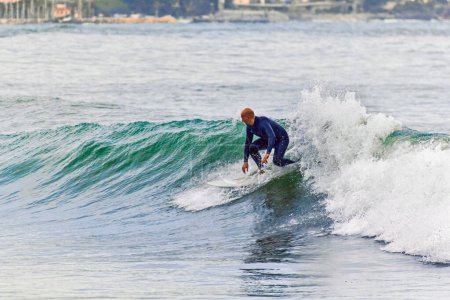 Téléchargez les photos : Session de formation pour surfeurs à Diano Marina - en image libre de droit