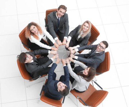 Foto de "amigable equipo de negocios sentado en un cirl
" - Imagen libre de derechos