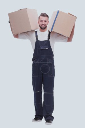 Foto de "en pleno crecimiento. un hombre sonriente con cajas de cartón en los hombros" - Imagen libre de derechos