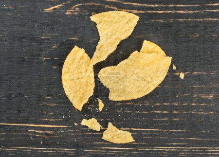 Téléchargez les photos : Copeau de pomme de terre cassé gros plan - en image libre de droit