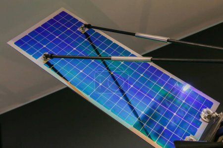 Foto de "El panel solar se exhibe en la exposición." - Imagen libre de derechos