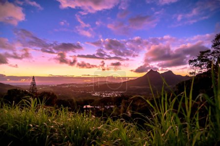 Foto de Hermoso amanecer temprano en la mañana en el lado este de oahu Hawaii - Imagen libre de derechos