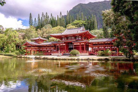 Téléchargez les photos : Temple bouddhiste japonais Byodo-In oahu hawaii - en image libre de droit