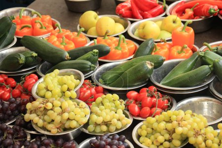 Téléchargez les photos : "fruits et légumes frais" - en image libre de droit