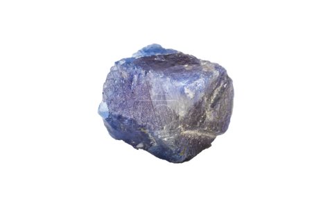 Foto de Zafiro azul profundo hexagonal crudo real, cristal de corindón de aluminio macro piedra natural sin cortar aislado sobre un fondo de superficie blanca - Imagen libre de derechos