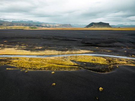 Foto de Las playas de arena negra de Selheimasandur en el sur de Islandia. Foto de alta calidad - Imagen libre de derechos