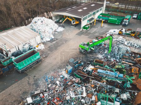Foto de Aerial view, drone shoot of recycling center, containers for sorting out different garbage materials. Excess garbage problems. Reduce, reuse, recycle. - Imagen libre de derechos
