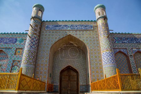 Téléchargez les photos : Le portail coloré d'un palais à Kokand. - en image libre de droit