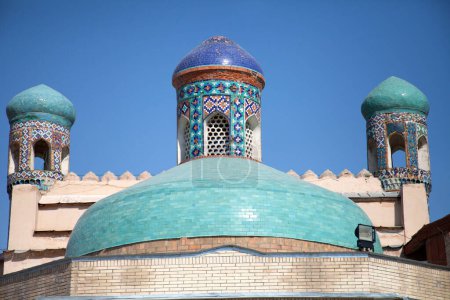 Téléchargez les photos : Les coupoles du palais Khudoyarkhan à Kokand. Ouzbékistan. - en image libre de droit