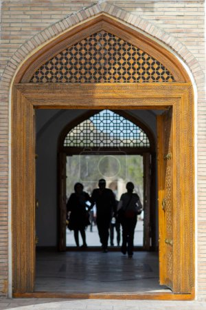 Téléchargez les photos : La porte d'entrée d'un lieu de pèlerinage à Boukhara. - en image libre de droit