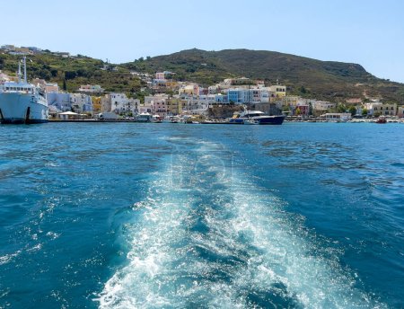 Téléchargez les photos : Les couleurs vives de l'île de Ponza. - en image libre de droit