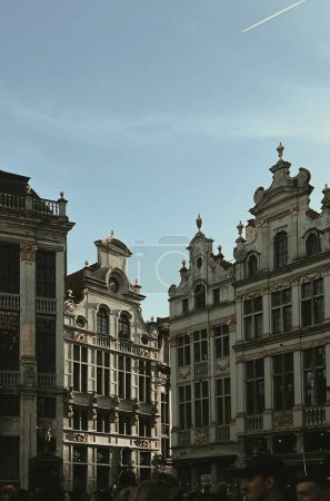 Téléchargez les photos : Découvrez l'essence de Bruxelles dans cette collection de photos captivantes, mettant en valeur ses monuments emblématiques, ses rues charmantes et son atmosphère vibrante. Ces clichés donnent un aperçu de la riche culture et de l'histoire de la capitale belge. - en image libre de droit