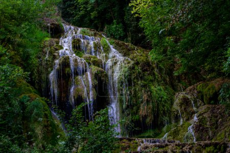 Téléchargez les photos : Krushuna Falls est une série de chutes d'eau dans le nord de la Bulgarie, près de Lovech - en image libre de droit