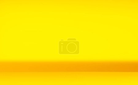 Téléchargez les photos : Image de fond, ambiance jaune du soir coupé ci-dessous, scène de scène, placer vos marchandises, ou faire un rapport. - en image libre de droit