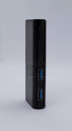 Téléchargez les photos : Plusieurs ports pour entrée USB, noir et petit objet - en image libre de droit