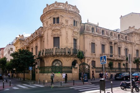 Téléchargez les photos : Striking mansion with a flamboyant art nouveau facade, now private home of SGAE, The Spanish General Society of Authors and Publishers. - en image libre de droit