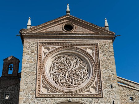 Foto de Edificios de la plaza principal de Talavera de la Reina conocida como plaza del pan, provincia de Toledo, España. - Imagen libre de derechos