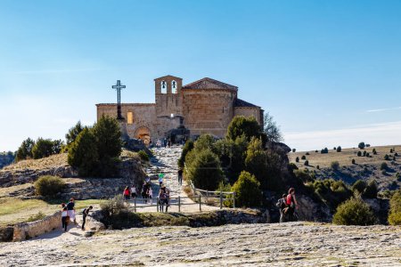 Téléchargez les photos : Ermitage de San Frutos sur la Duraton Sickles, Espagne - en image libre de droit