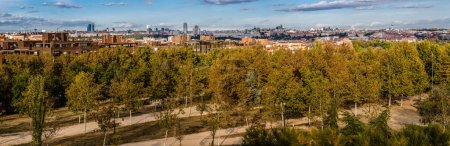 Téléchargez les photos : Madrid, Espagne skyline du mirador du parc du quartier de la latina - en image libre de droit