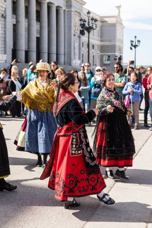 Foto de Grupos folclóricos en el tradicional festival Transhumancia celebrado en las calles de Madrid - Imagen libre de derechos