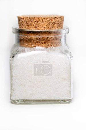 Téléchargez les photos : Bocaux de sel marin collectés à la main - en image libre de droit