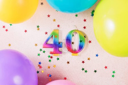 Foto de Celebra un cuadragésimo cumpleaños o aniversario con este vibrante fondo, mostrando un número de color arco iris 40, globos de colores y confeti estrella brillante. - Imagen libre de derechos
