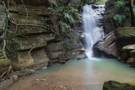 Foto de Brazilian WaterfallThis waterfall is very beautiful and cold. - Imagen libre de derechos