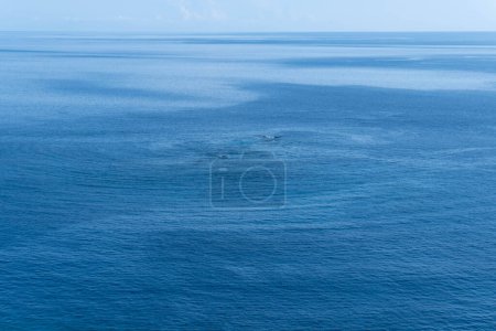 Foto de Hermoso océano azul y mar tranquilo fondo océano - Imagen libre de derechos