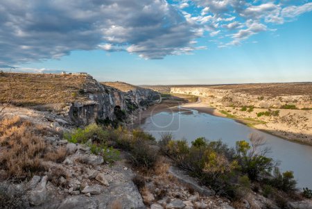 Foto de Desde una vista del río Pecos en Texas a poca distancia antes de desembocar en el río Grand River que forma la frontera entre los Estados Unidos y México. - Imagen libre de derechos