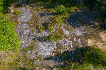 Vue aérienne de la forme du fragment du Bouclier canadien ci-dessus. Plateau laurentien, vaste zone géologique de roches ignées précambriennes exposées et de roches métamorphiques de haute qualité. Noyau rocheux ancien, noyau stable de la masse continentale nord-américaine