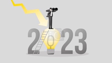 La récession mondiale de 2023. Un homme d'affaires visionnaire utilise des jumelles sur une grande ampoule, un graphique en bas. Idées d'entreprise, résolution de problèmes en cas de crise financière, ralentissement économique et inflation.