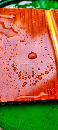 Téléchargez les photos : Portrait de gouttes d'eau sur PVC - en image libre de droit