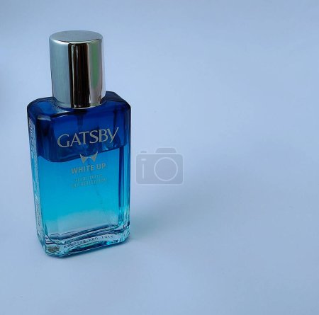 Téléchargez les photos : Jakarta, Indonésie - Nov 2022 : Parfum de marque Gatsby dans une bouteille en verre pour hommes et femmes - en image libre de droit