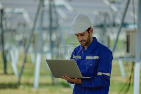 Photo for Renewable energy analyst conduct filed observations on solar farming to monitor and assess efficiency. Presenting findings and recommendations to supervisors, clients, investors for project approval - Royalty Free Image