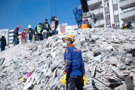 Téléchargez les photos : Adana, Turkey- February 6th, 2023: Turkey earthquake, February 2023, help turkey - en image libre de droit