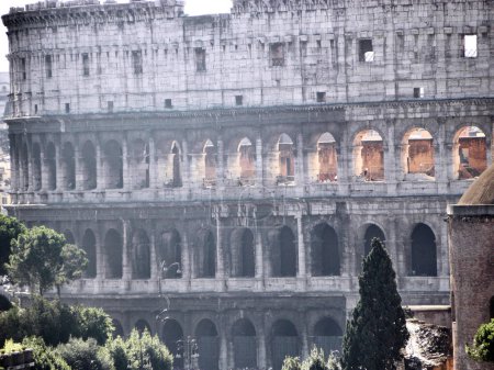 Rome, Italie, 12 août 2010. Les extérieurs du Colisée. Le Colisée, à l'origine connu sous le nom d'Amphithéâtre Flavien ou simplement Amphithéâtre, est le plus grand amphithéâtre romain au monde.