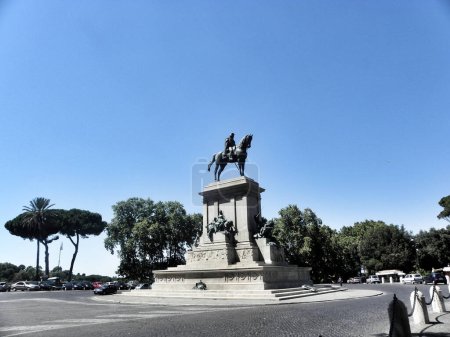 Téléchargez les photos : Le monument à Giuseppe Garibaldi est une imposante statue équestre située à Rome, au sommet du Janicule, construite par Emilio Gallori et inaugurée le 20 septembre 1895, à l'occasion du vingt-cinquième anniversaire - en image libre de droit
