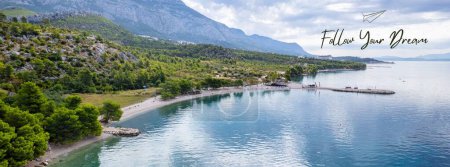 Foto de Viaje croacia verano - panorama de la isla del mar en el verano - Imagen libre de derechos