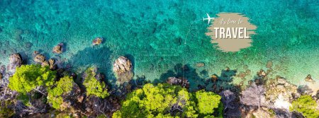 Foto de Viaje croacia verano - hermosa vista aérea de la isla desde arriba. vacaciones tropicales con un mar en una playa. - Imagen libre de derechos