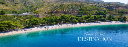 Foto de Viaje croacia verano - vista aérea de la isla tropical con hermosos paisajes marinos, agua azul y turquesa. concepto de viaje - Imagen libre de derechos