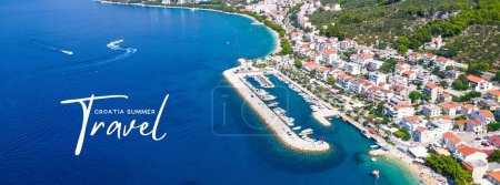 Foto de Viaje croacia verano - vista aérea del hermoso mar y la isla de la costa mediterránea en el norte del estado de Croacia - Imagen libre de derechos