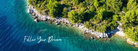 Foto de Viaje croacia verano - vista superior del hermoso paisaje marino. mar e isla con agua azul en la playa de koh samet - Imagen libre de derechos