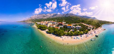 Foto de Hermoso paisaje de Croacia, costa de Croacia, mar y montañas. Panorama - Imagen libre de derechos
