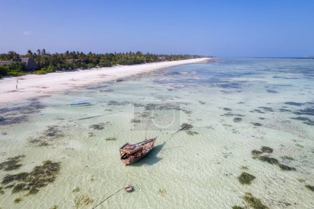 Foto de Aerial view of Kiwengwa beach in Zanzibar, Tanzania with luxury resort and turquoise ocean water. Toned image. - Imagen libre de derechos